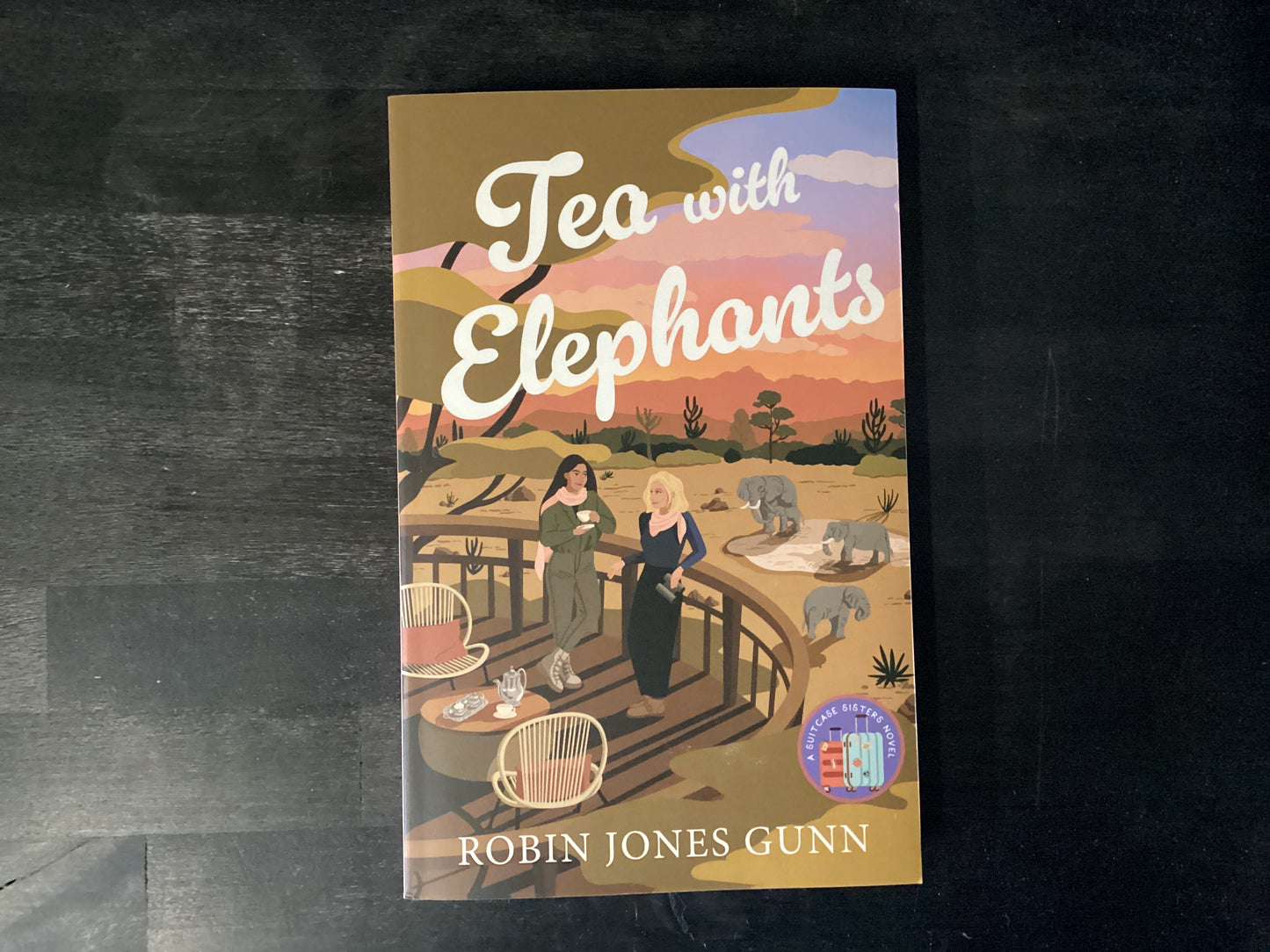 TEA W/ELEPHANTS ,GUNN ROBIN JONE