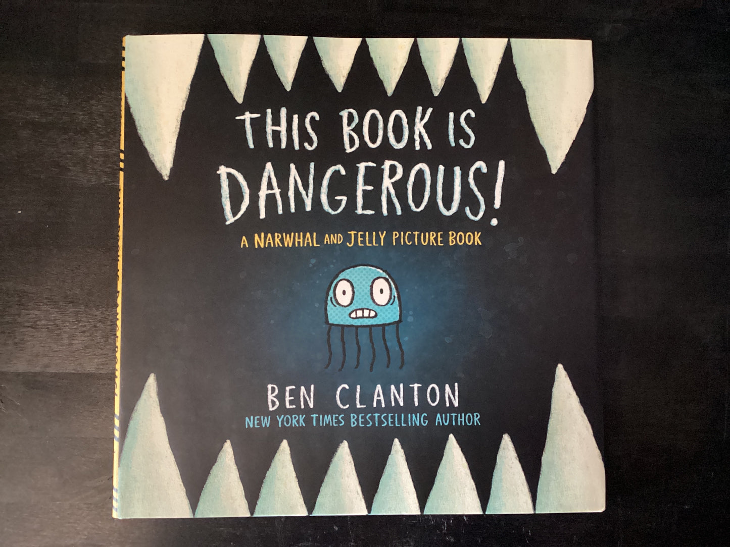 This Book Is Dangerous! (a Narwhal and Jelly Picture Book #1),Clanton, Ben