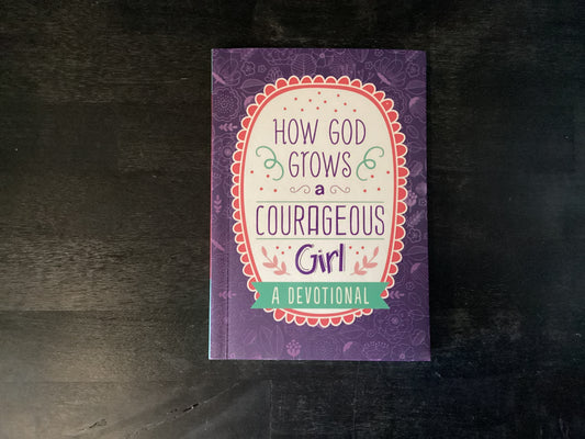 How God Grows a Courageous Girl: A Devotional,Scott, Carey