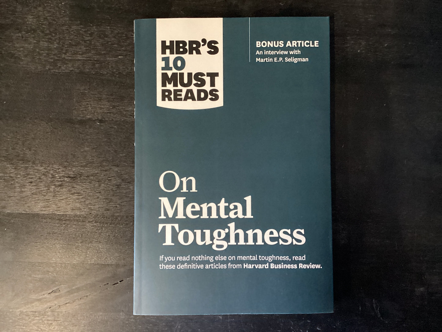 Hbr's 10 Must Reads on Mental Toughness (with Bonus Interview Post-Traumatic Growth and Building Resilience with Martin Seligman) (Hbr's 10 Must Reads,Review, Harvard Business ; Seligman, Martin E P ; Schwartz, Tony ; Bennis, Warren G ; Thomas, Robert J