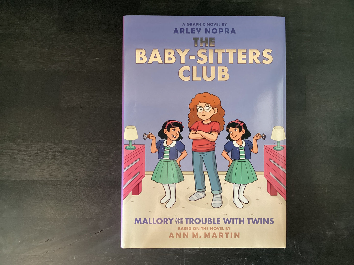 Mallory and the Trouble with Twins: A Graphic Novel (the Baby-Sitters Club #17),Nopra, Arley