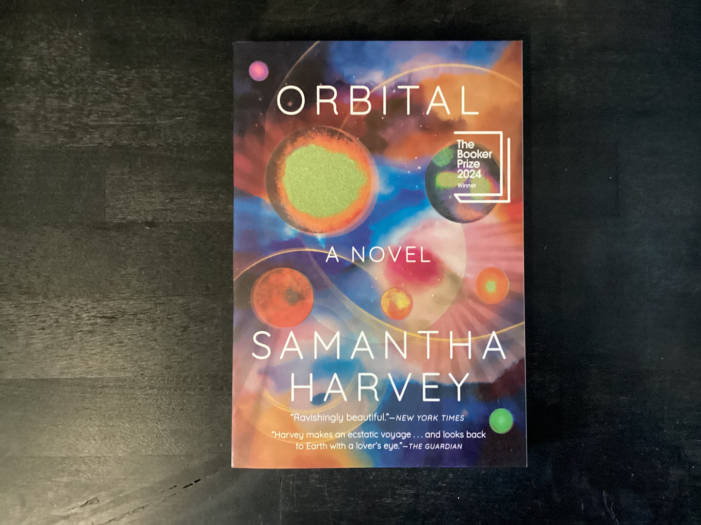 Orbital: A Novel (Booker Prize Winner),Harvey, Samantha