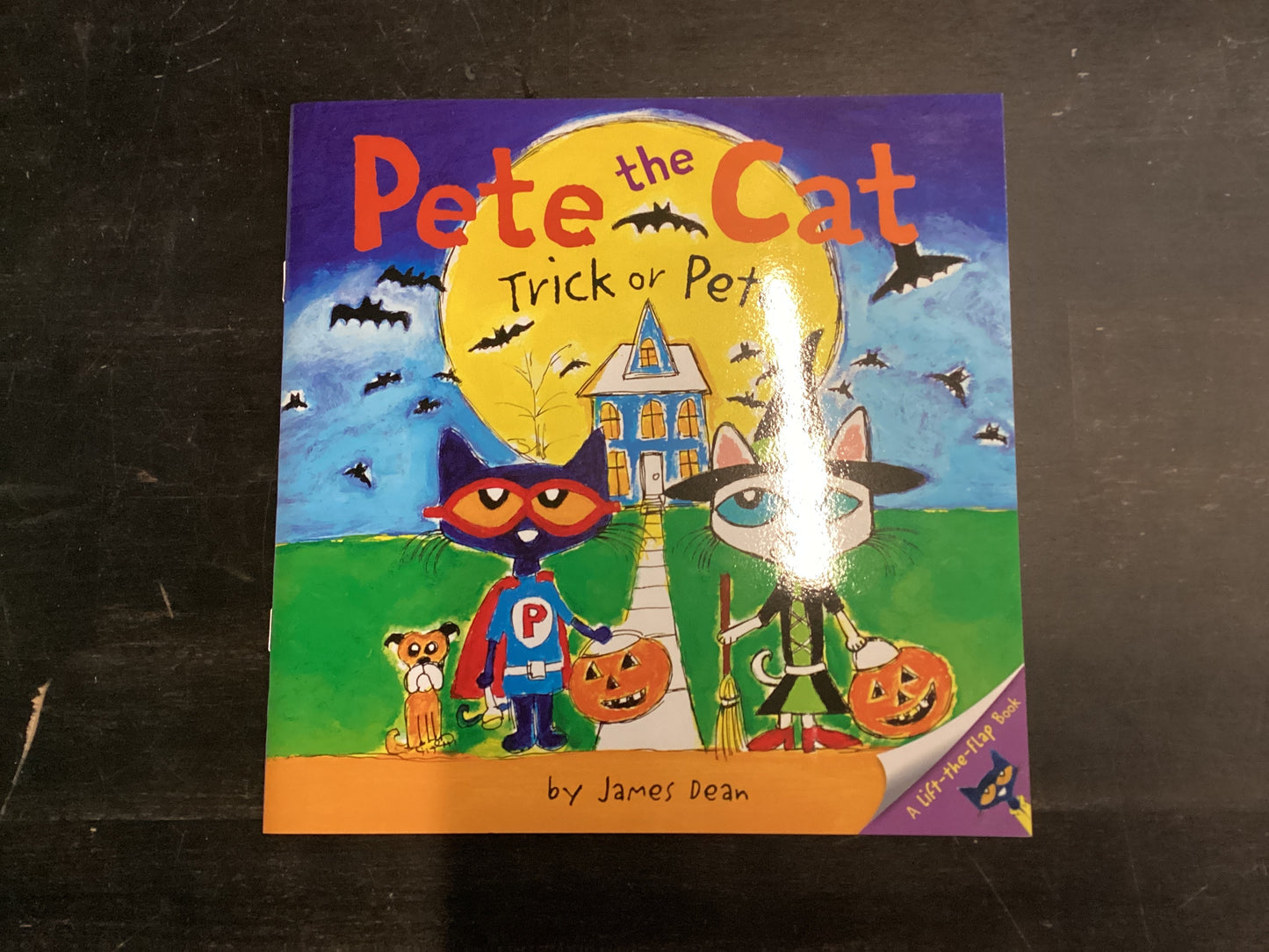 Pete the Cat Trick or Pete - Dean, James