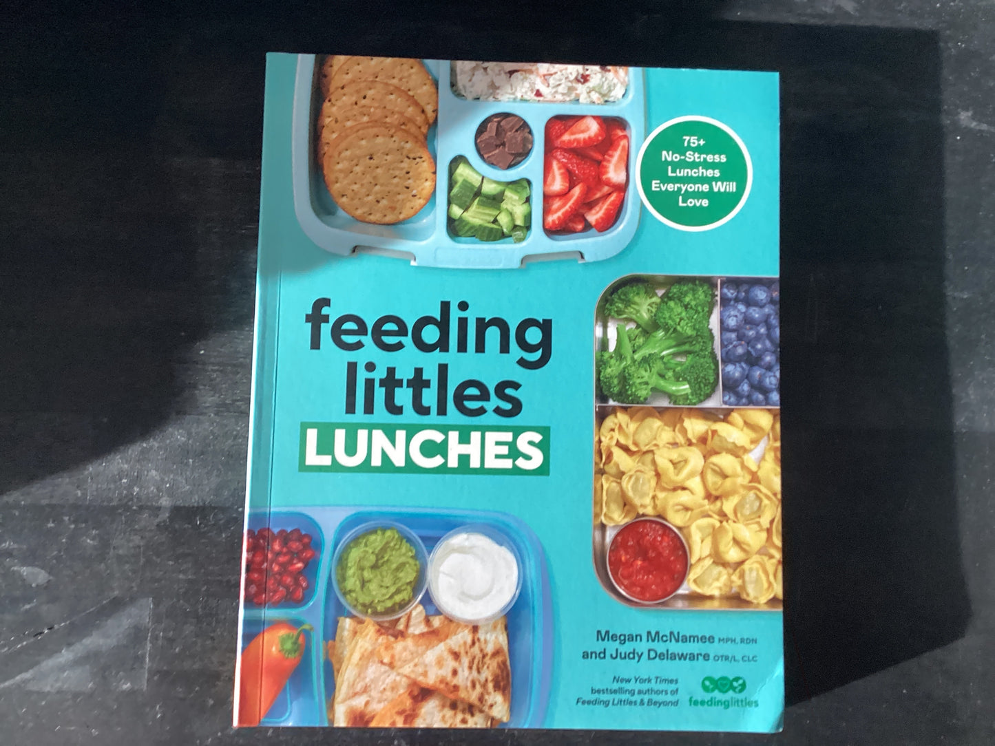 Feeding Littles Lunches: 75+ No-Stress Lunches Everyone Will Love: Meal Planning for Kids,McNamee, Megan ; Delaware, Judy